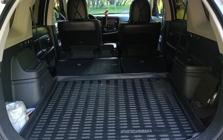 Mitsubishi Outlander III рестайлинг 3, 2014 год, 1 700 000 рублей, 16 фотография
