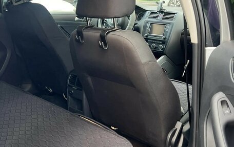 Volkswagen Jetta VI, 2013 год, 999 999 рублей, 12 фотография
