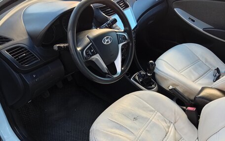 Hyundai Solaris II рестайлинг, 2011 год, 450 000 рублей, 5 фотография