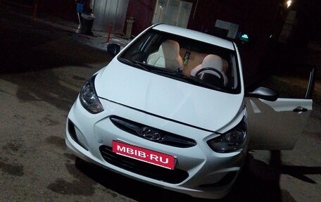 Hyundai Solaris II рестайлинг, 2011 год, 450 000 рублей, 8 фотография
