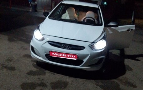 Hyundai Solaris II рестайлинг, 2011 год, 450 000 рублей, 7 фотография