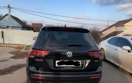 Volkswagen Tiguan II, 2018 год, 2 050 000 рублей, 3 фотография