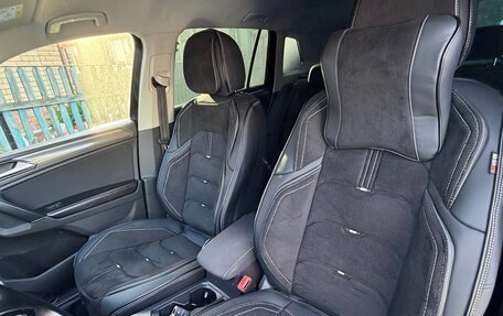 Volkswagen Tiguan II, 2018 год, 2 050 000 рублей, 17 фотография