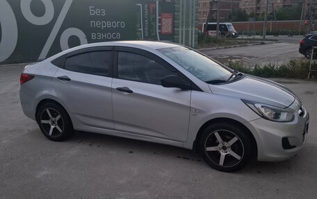 Hyundai Solaris II рестайлинг, 2014 год, 730 000 рублей, 2 фотография