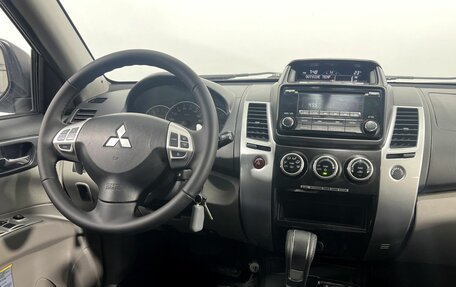 Mitsubishi Pajero Sport II рестайлинг, 2014 год, 2 250 000 рублей, 16 фотография