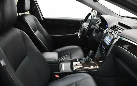 Toyota Camry, 2017 год, 2 050 000 рублей, 14 фотография