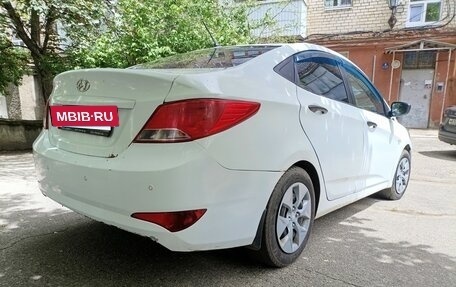 Hyundai Solaris II рестайлинг, 2015 год, 700 000 рублей, 3 фотография