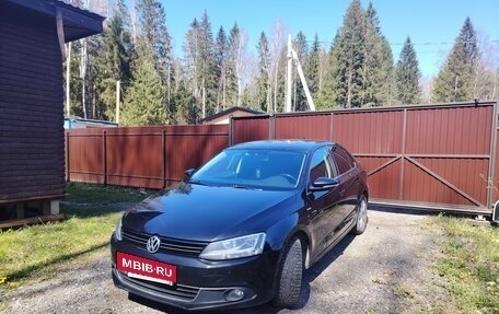 Volkswagen Jetta VI, 2013 год, 1 200 000 рублей, 2 фотография