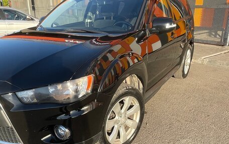 Mitsubishi Outlander III рестайлинг 3, 2011 год, 1 100 000 рублей, 2 фотография