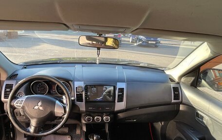 Mitsubishi Outlander III рестайлинг 3, 2011 год, 1 100 000 рублей, 23 фотография