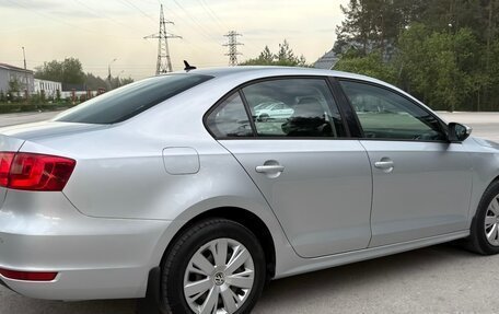 Volkswagen Jetta VI, 2011 год, 999 000 рублей, 3 фотография