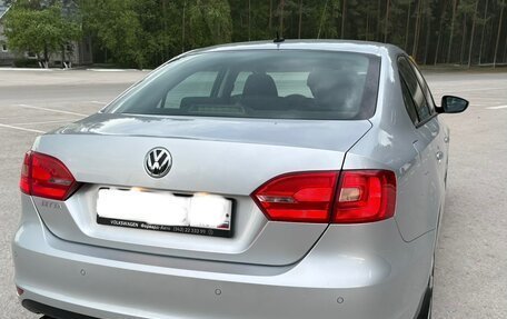 Volkswagen Jetta VI, 2011 год, 999 000 рублей, 4 фотография