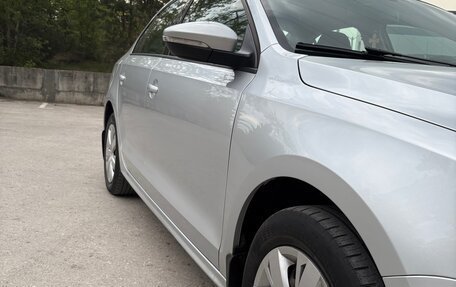 Volkswagen Jetta VI, 2011 год, 999 000 рублей, 6 фотография