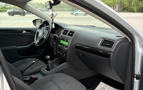 Volkswagen Jetta VI, 2011 год, 999 000 рублей, 8 фотография
