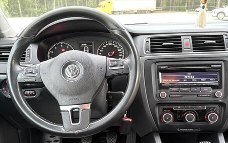 Volkswagen Jetta VI, 2011 год, 999 000 рублей, 12 фотография