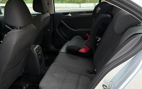 Volkswagen Jetta VI, 2011 год, 999 000 рублей, 11 фотография
