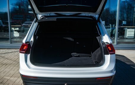 Volkswagen Tiguan II, 2018 год, 2 300 000 рублей, 24 фотография