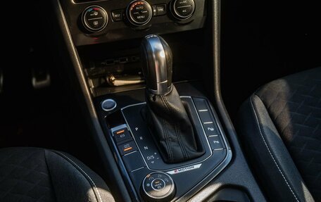 Volkswagen Tiguan II, 2018 год, 2 300 000 рублей, 22 фотография