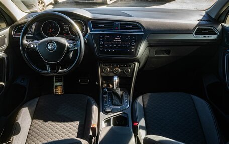 Volkswagen Tiguan II, 2018 год, 2 300 000 рублей, 15 фотография