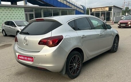 Opel Astra J, 2011 год, 650 000 рублей, 2 фотография