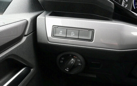 Volkswagen Multivan T6 рестайлинг, 2023 год, 4 530 000 рублей, 10 фотография
