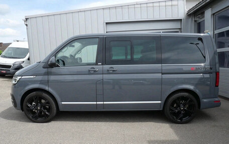 Volkswagen Multivan T6 рестайлинг, 2023 год, 4 530 000 рублей, 4 фотография