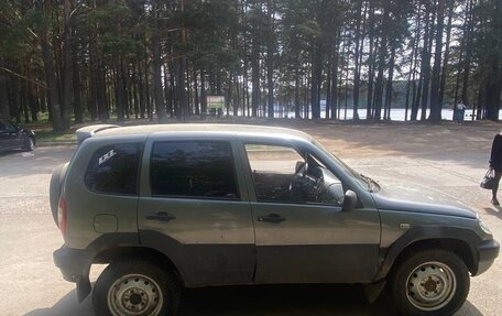Chevrolet Niva I рестайлинг, 2004 год, 250 000 рублей, 1 фотография