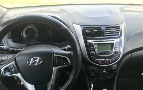 Hyundai Solaris II рестайлинг, 2011 год, 635 000 рублей, 8 фотография
