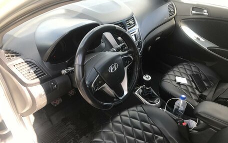 Hyundai Solaris II рестайлинг, 2011 год, 635 000 рублей, 7 фотография