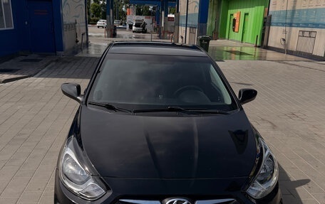Hyundai Solaris II рестайлинг, 2011 год, 900 000 рублей, 2 фотография