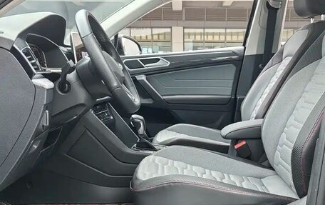 Volkswagen Tiguan II, 2023 год, 3 800 000 рублей, 8 фотография