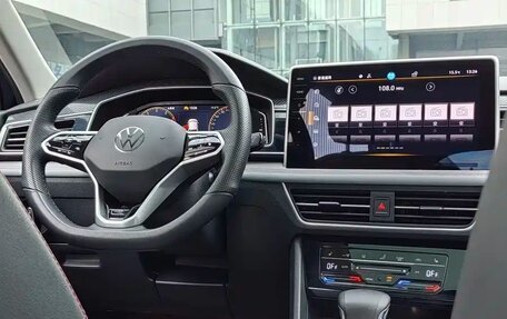 Volkswagen Tiguan II, 2023 год, 3 800 000 рублей, 13 фотография