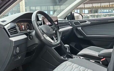 Volkswagen Tiguan II, 2023 год, 3 800 000 рублей, 11 фотография