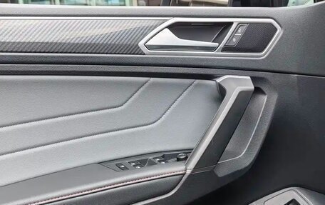 Volkswagen Tiguan II, 2023 год, 3 800 000 рублей, 17 фотография