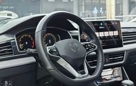 Volkswagen Tiguan II, 2023 год, 3 800 000 рублей, 15 фотография