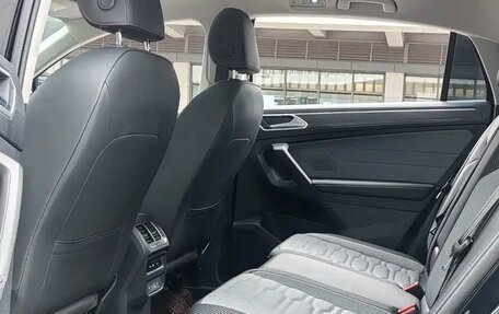 Volkswagen Tiguan II, 2023 год, 3 800 000 рублей, 20 фотография