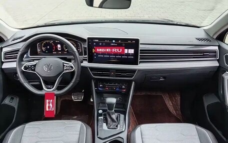 Volkswagen Tiguan II, 2023 год, 3 800 000 рублей, 12 фотография