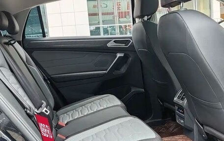 Volkswagen Tiguan II, 2023 год, 3 800 000 рублей, 22 фотография