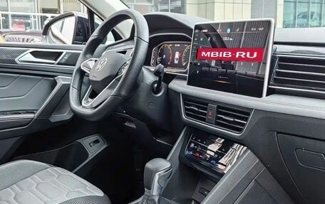Volkswagen Tiguan II, 2023 год, 3 800 000 рублей, 10 фотография