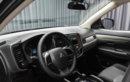 Mitsubishi Outlander III рестайлинг 3, 2017 год, 1 329 000 рублей, 11 фотография