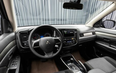 Mitsubishi Outlander III рестайлинг 3, 2017 год, 1 329 000 рублей, 9 фотография