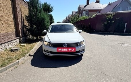 Volkswagen Passat B8 рестайлинг, 2017 год, 1 680 000 рублей, 2 фотография