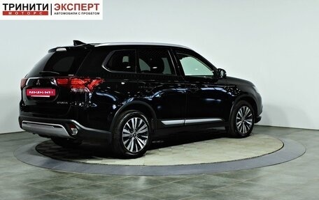 Mitsubishi Outlander III рестайлинг 3, 2018 год, 2 197 000 рублей, 5 фотография