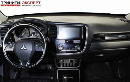 Mitsubishi Outlander III рестайлинг 3, 2018 год, 2 197 000 рублей, 13 фотография