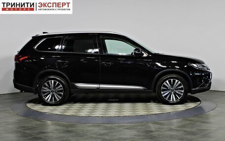 Mitsubishi Outlander III рестайлинг 3, 2018 год, 2 197 000 рублей, 4 фотография