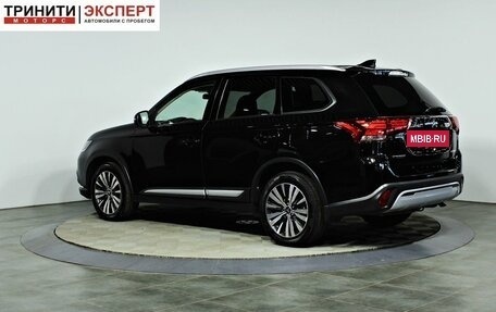 Mitsubishi Outlander III рестайлинг 3, 2018 год, 2 197 000 рублей, 7 фотография