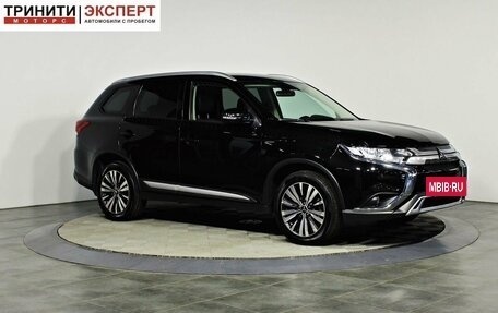 Mitsubishi Outlander III рестайлинг 3, 2018 год, 2 197 000 рублей, 3 фотография