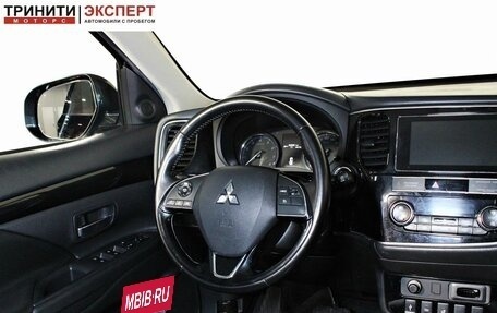 Mitsubishi Outlander III рестайлинг 3, 2018 год, 2 197 000 рублей, 12 фотография
