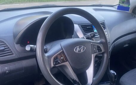 Hyundai Solaris II рестайлинг, 2015 год, 1 050 000 рублей, 4 фотография