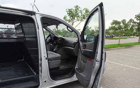 Hyundai Grand Starex Grand Starex I рестайлинг 2, 2008 год, 1 300 000 рублей, 19 фотография